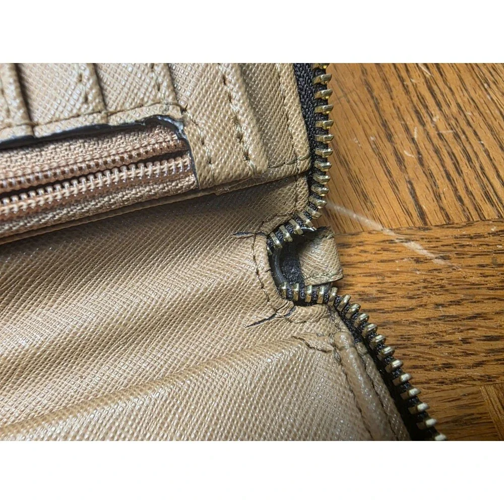 Michael Kors Jet Set Zip Around  Saffiano  Leather  Logo Wallet